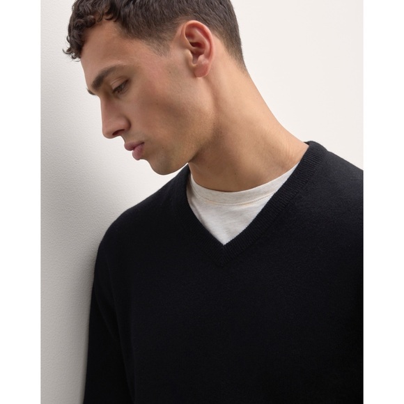 Everlane The Cashmere V-Neck Sweater Black Pullover Minimal Slim Fit Fall Winter - Picture 2 of 12
